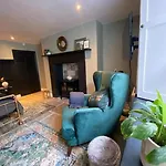 شقة Clifton Georgian Townhouse, Downstairs Ensuite & Light Plant Based Breakfast *
