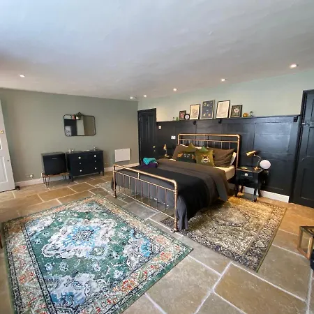 شقة Clifton Georgian Townhouse, Downstairs Ensuite & Light Plant Based Breakfast *