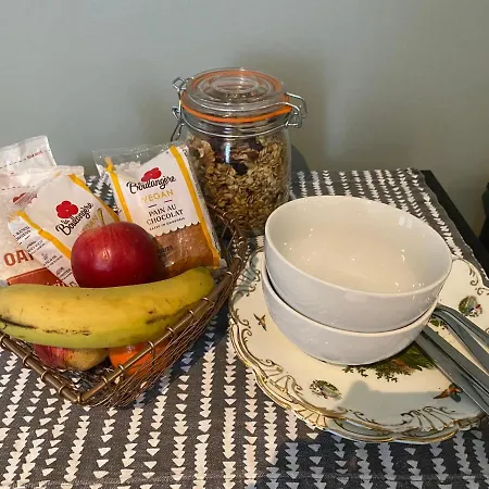 شقة Clifton Georgian Townhouse, Downstairs Ensuite & Light Plant Based Breakfast
