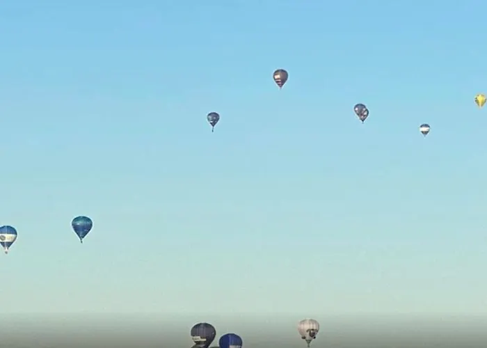 Clifton Georgian Townhouse, Downstairs Ensuite & Light Plant Based Breakfast *