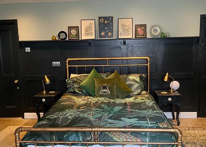 Clifton Georgian Townhouse, Downstairs Ensuite & Light Plant Based Breakfast * Bristol