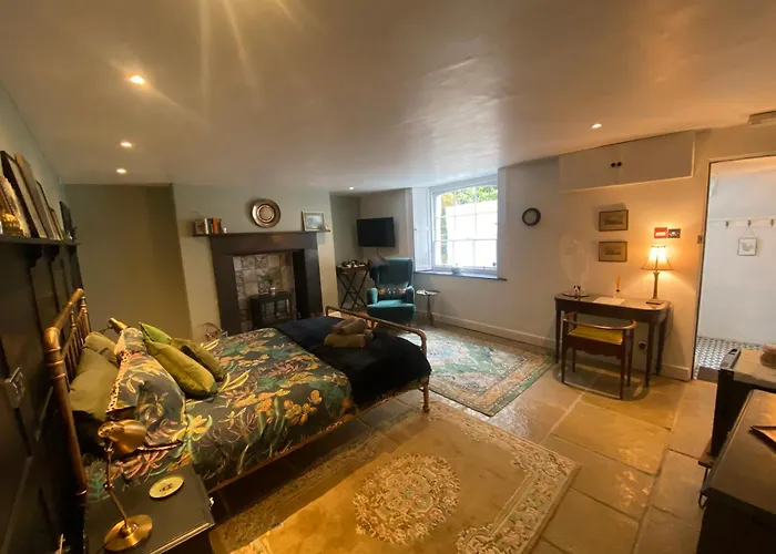 Clifton Georgian Townhouse, Downstairs Ensuite & Light Plant Based Breakfast Bristol