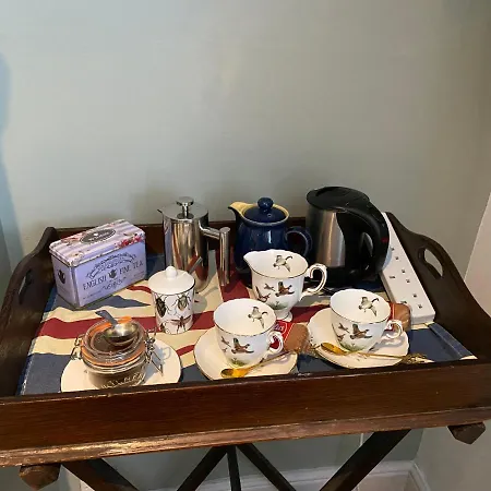 Clifton Georgian Townhouse, Downstairs Ensuite & Light Plant Based Breakfast Apartment *